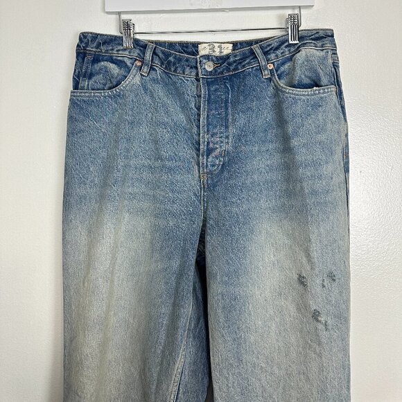 FREE PEOPLE Curvy Misfit Flare Jeans in Wash Little Rascal Size US 31 - Picture 5 of 9